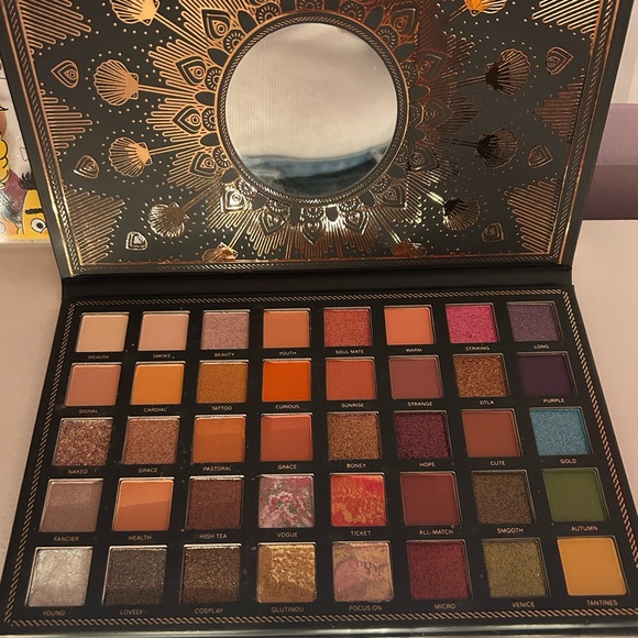 Eye Shadow Pallet Bundle, NEW. - Picture 6 of 8